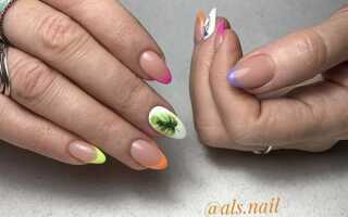 Разноцветный френч на ногтях с рисунком