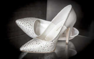 Педикюр со стразами — особенности и идеи