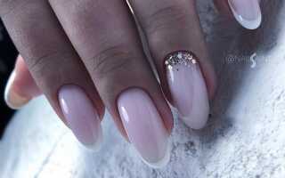 Французский маникюр на миндалевидных ногтях с дизайном: модные решения 2019 года