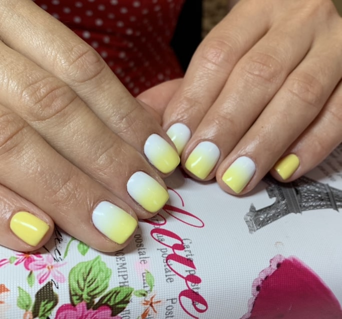 Бело-желтый маникюр