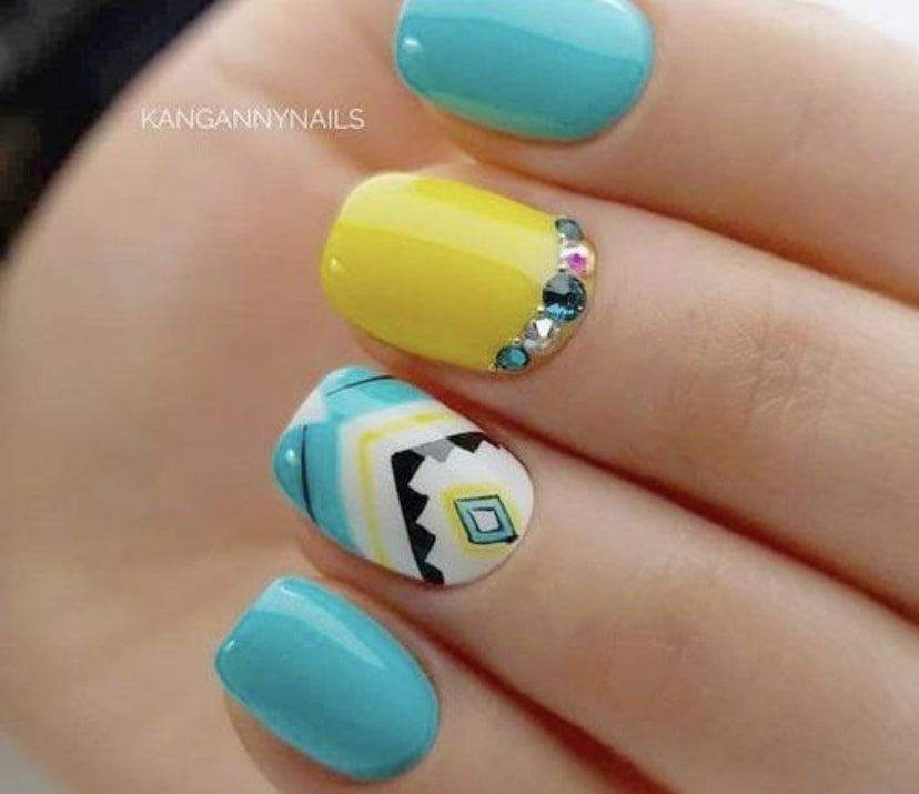 Бирюзово-желтый маникюр