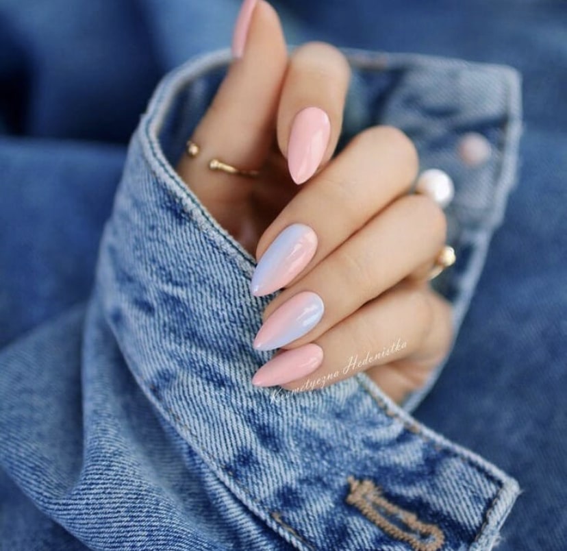 Длинные ногти миндалевидной формы в технике градиент