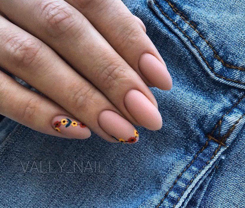 Флористика в дизайне ноготков