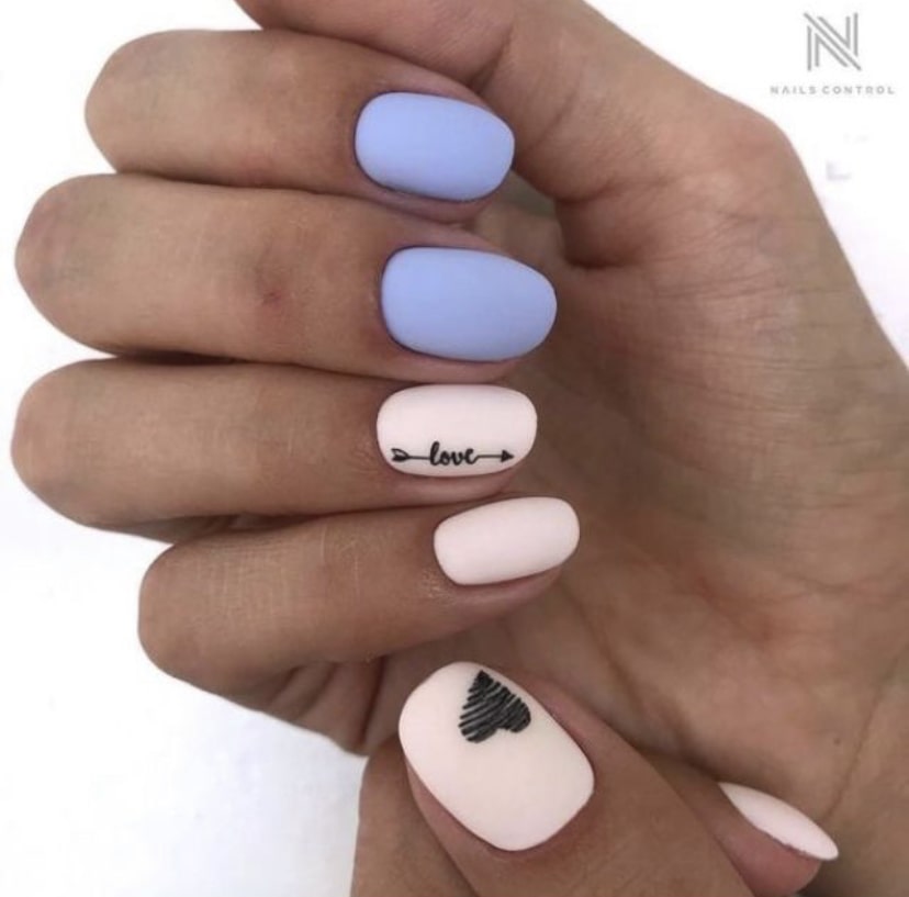 Фотодизайн на ногтях фразы