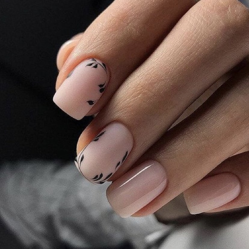 Гелевый маникюр в стиле «нюд»