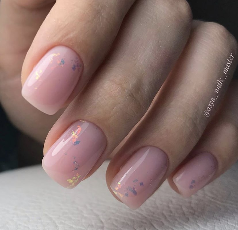 Гелевый маникюр в стиле «нюд»