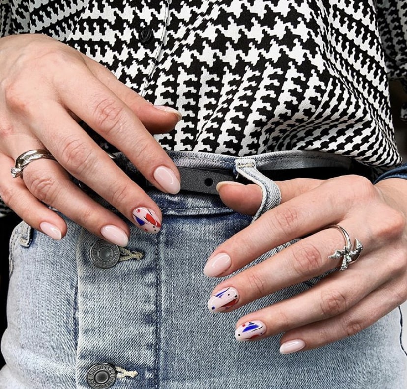 Красно-синий маникюр