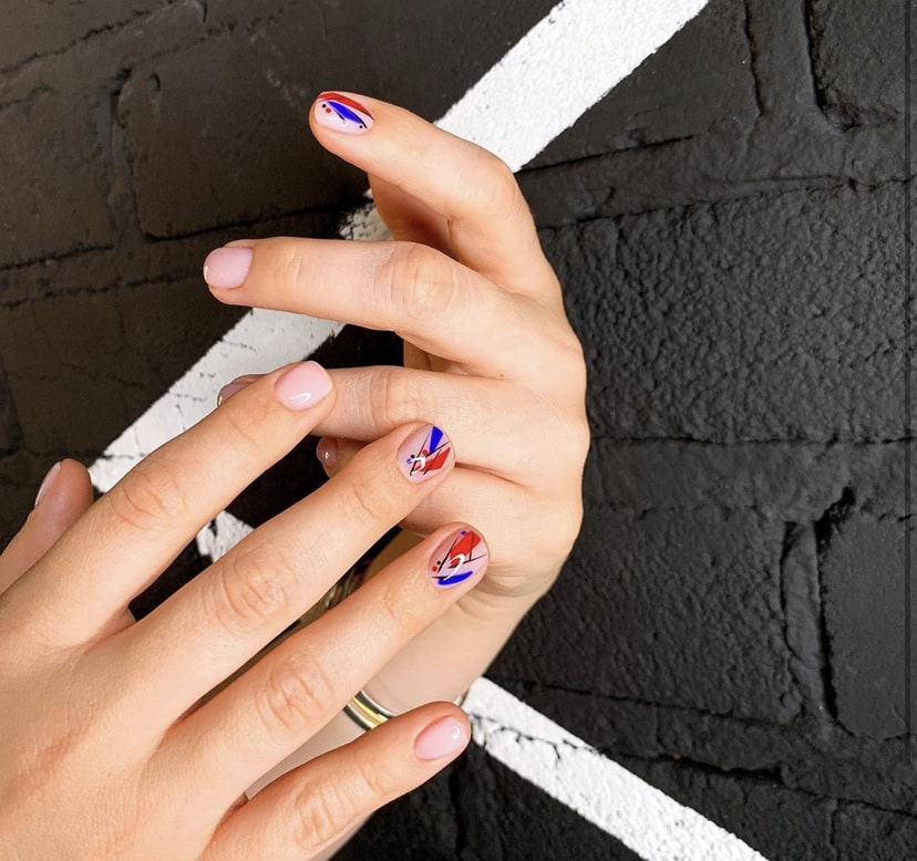 Красно-синий маникюр
