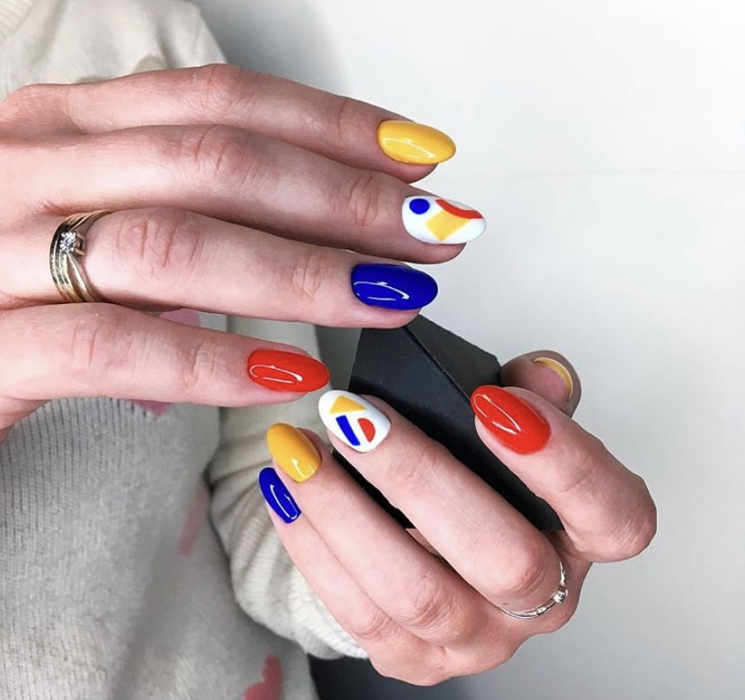 Красно-синий маникюр