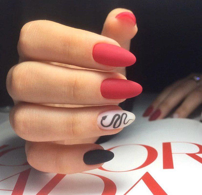 Красный маникюр на осень