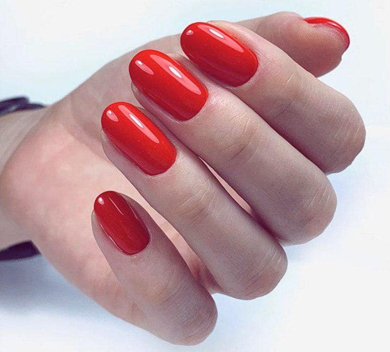 Красный маникюр на осень