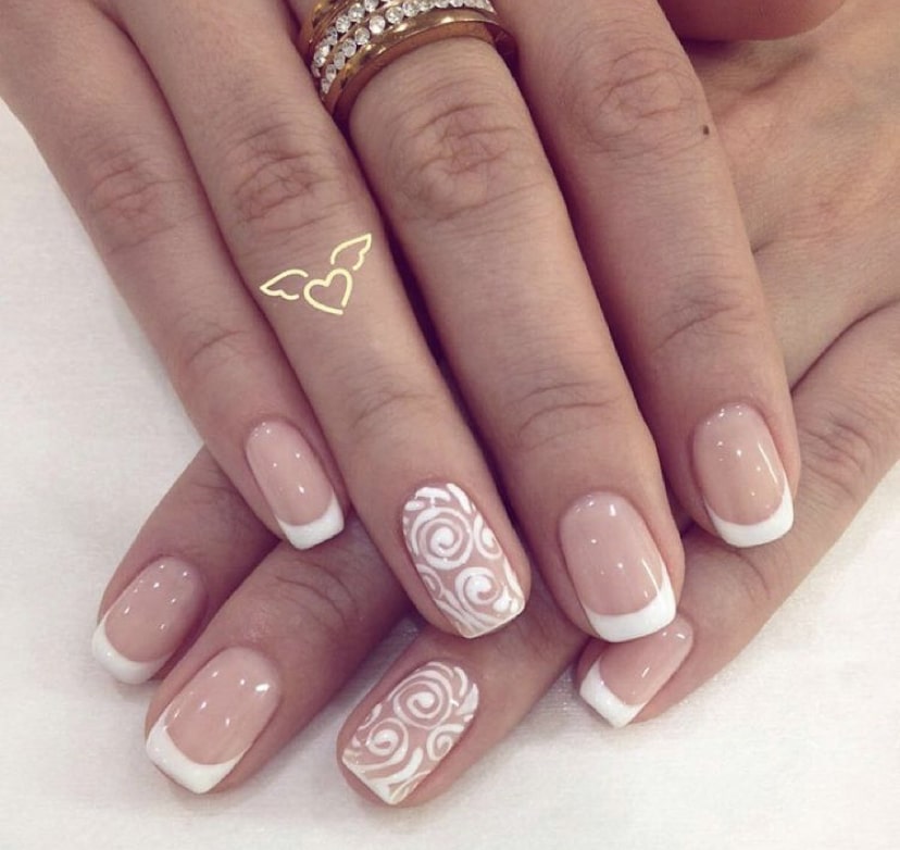 Кружевной французский маникюр