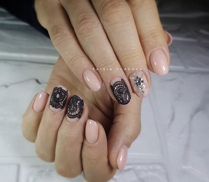 Кружевной маникюр