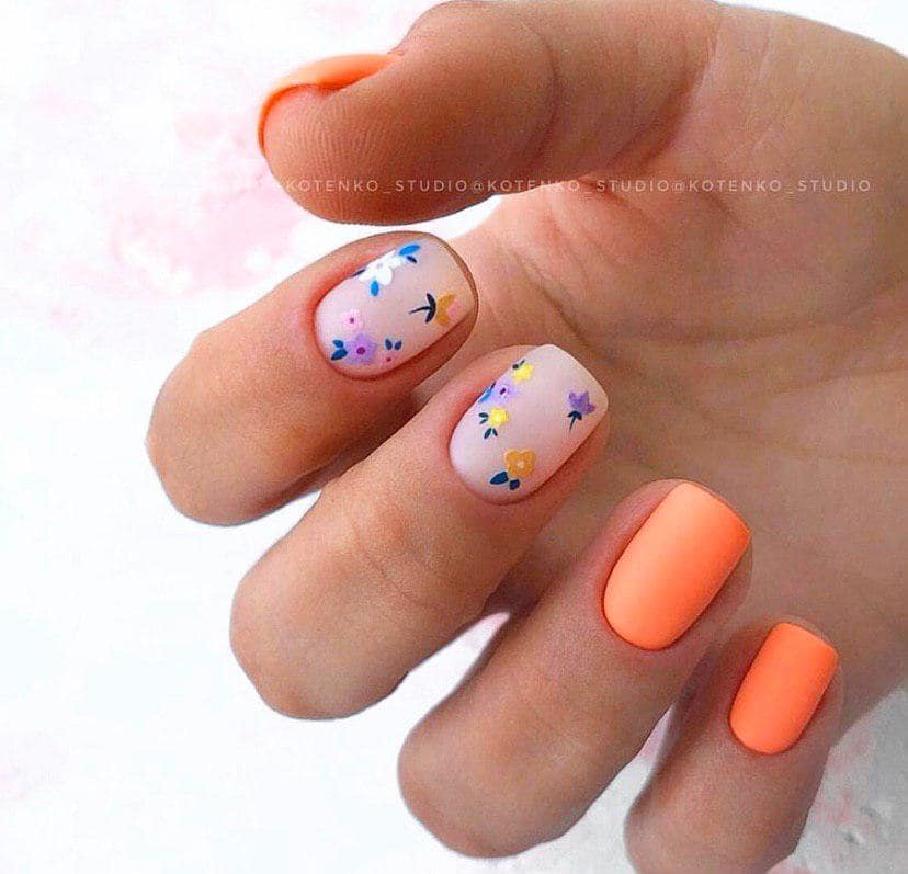 Летний цветочный дизайн ноготков