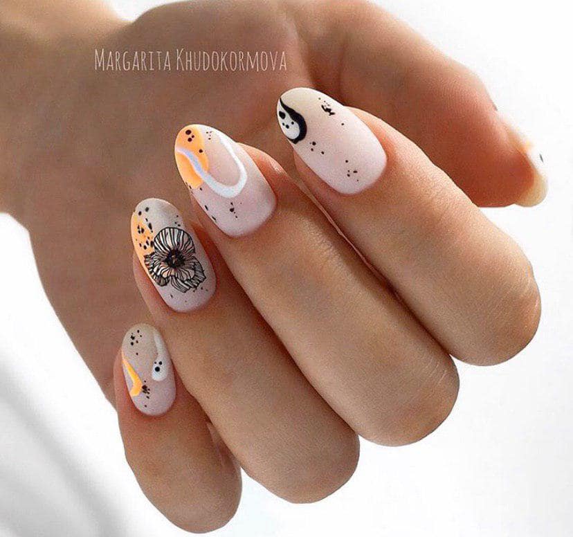 Летний цветочный дизайн ноготков