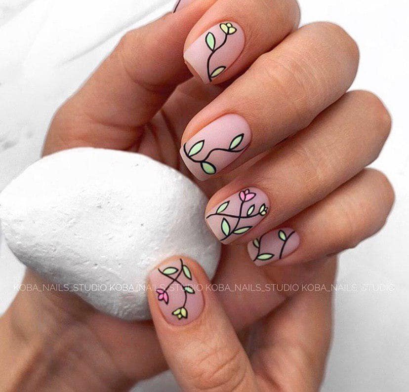 Летний цветочный дизайн ноготков