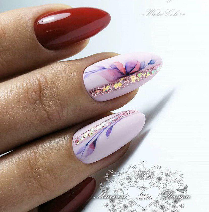 Летние нежные цветы на светлом фоне