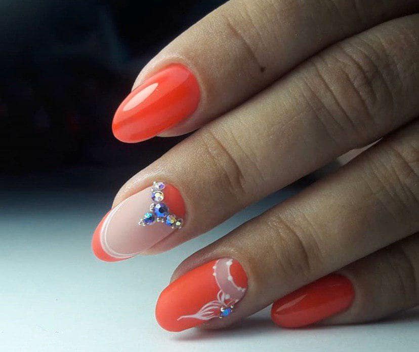 Лунный дизайн в классическом френче