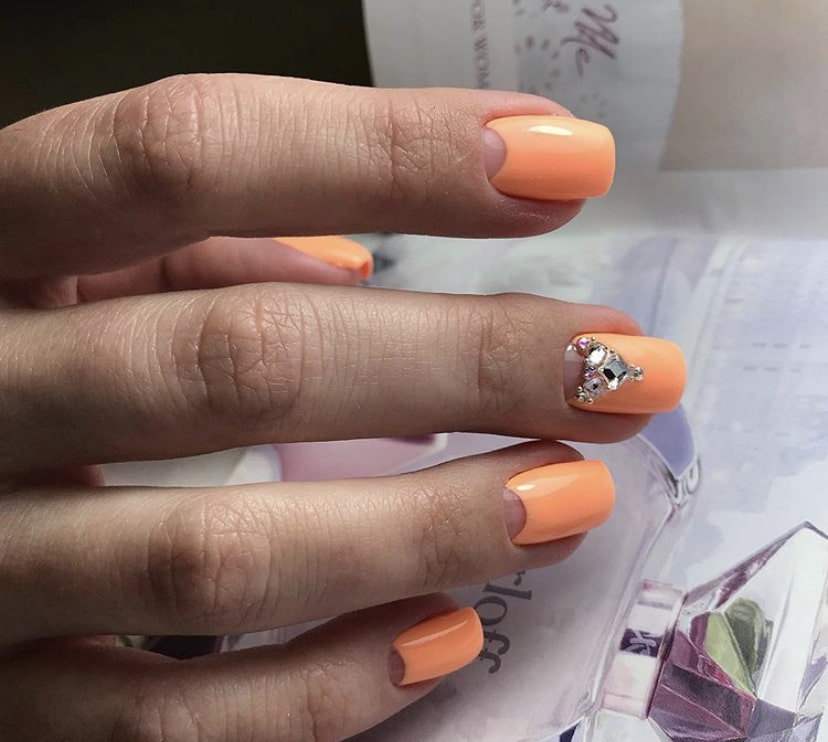 Лунный маникюр