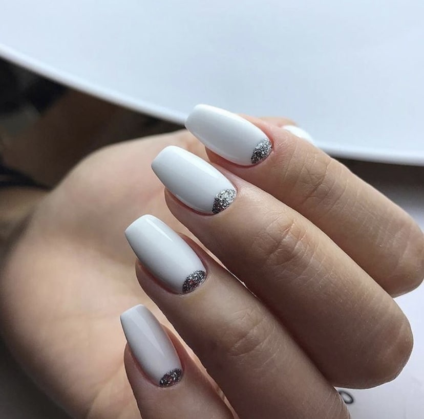 Лунный нежный маникюр и педикюр