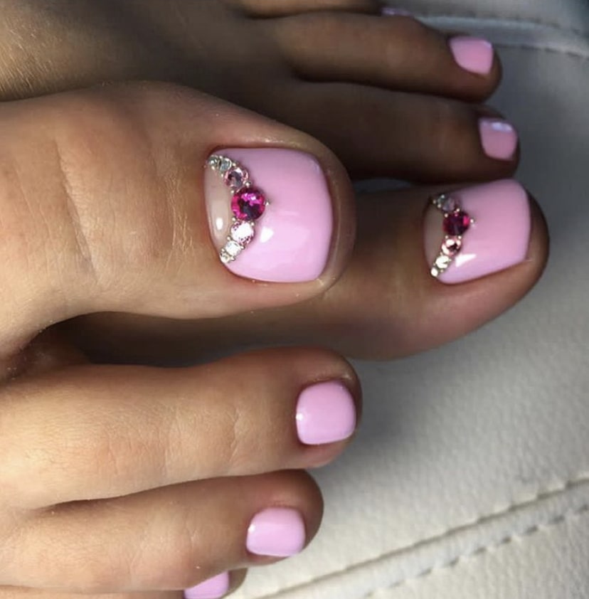 Лунный нежный маникюр и педикюр