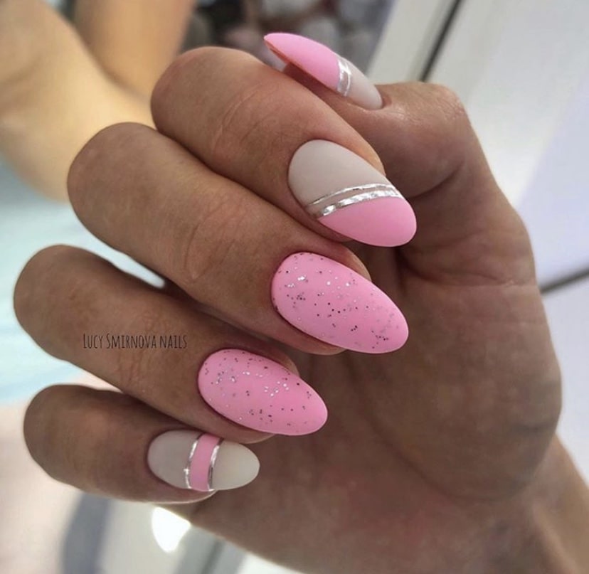 Маникюр пастельных тонов в матовом исполнении
