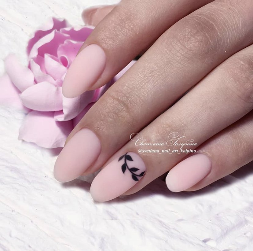 Маникюр пастельных тонов в матовом исполнении