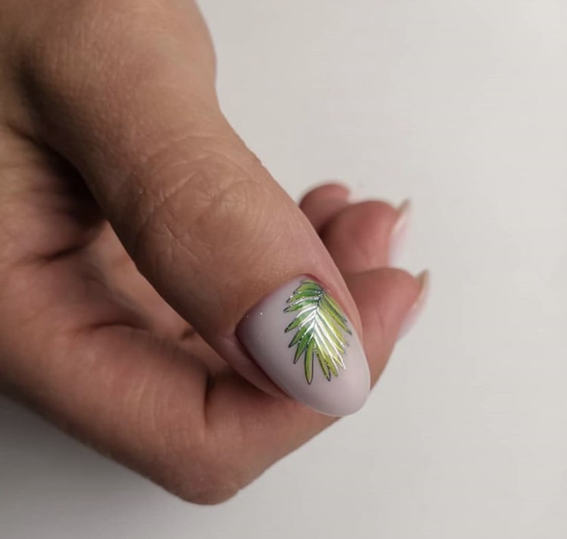 Маникюр с рисунком