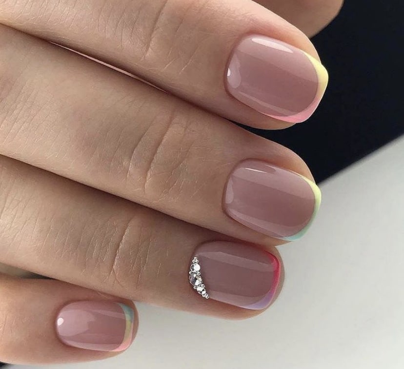 Маникюр с украшениями