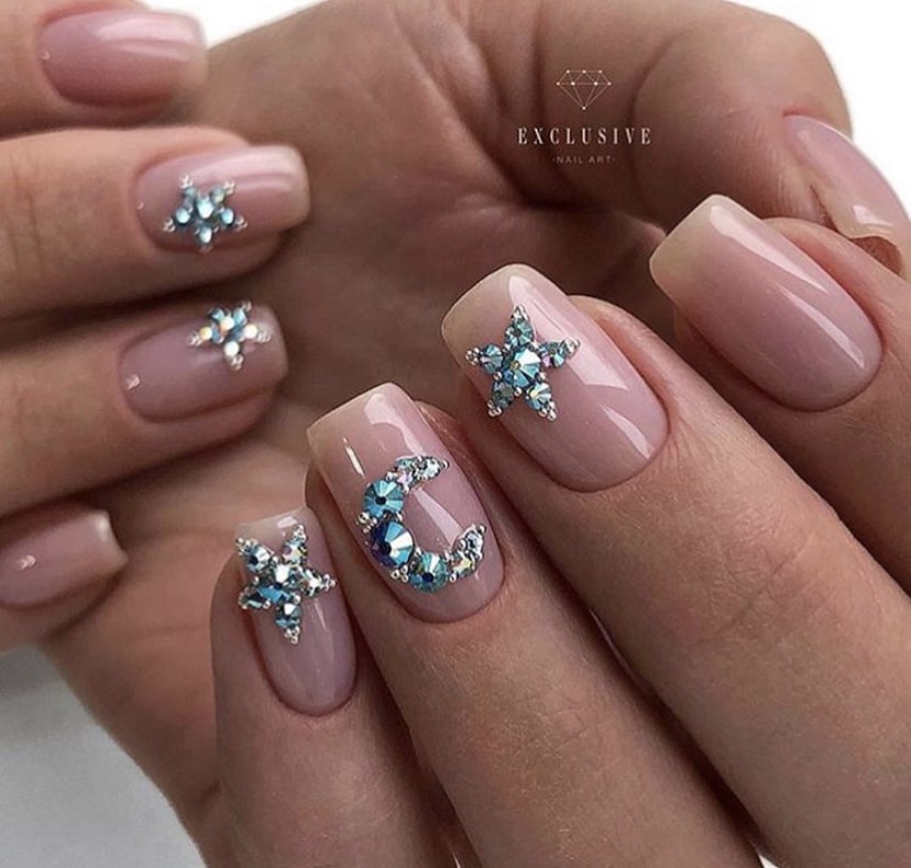 Маникюр с украшениями