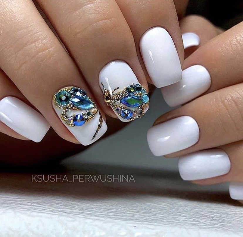 Маникюр с украшениями