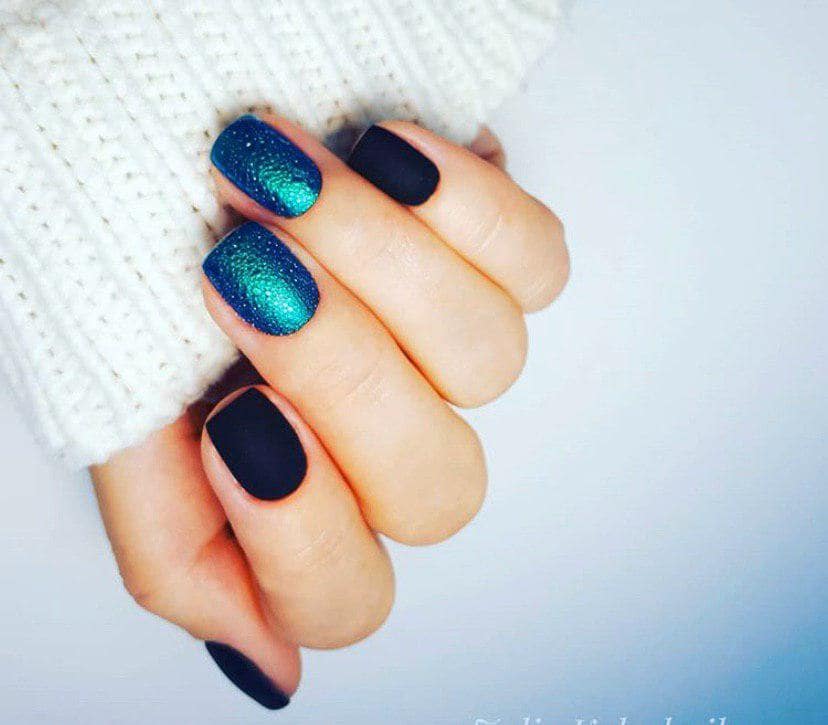 Маникюр в бирюзовом цвете на осень