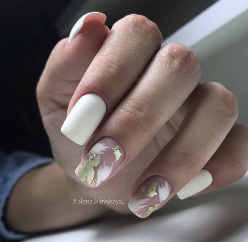 Матовый маникюр на коротких ногтях