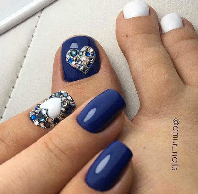 Модный графический дизайн ногтей