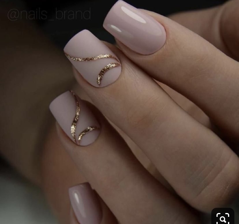 Нежный маникюр с объемной росписью