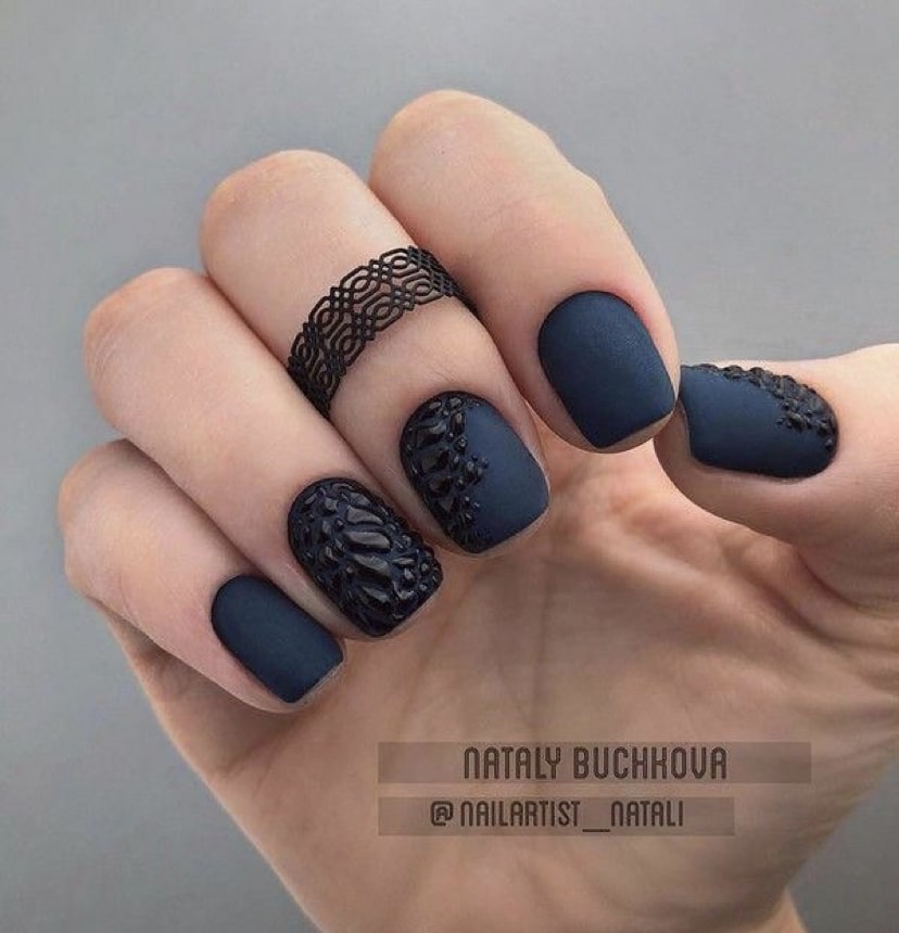 Нежный маникюр с объемной росписью