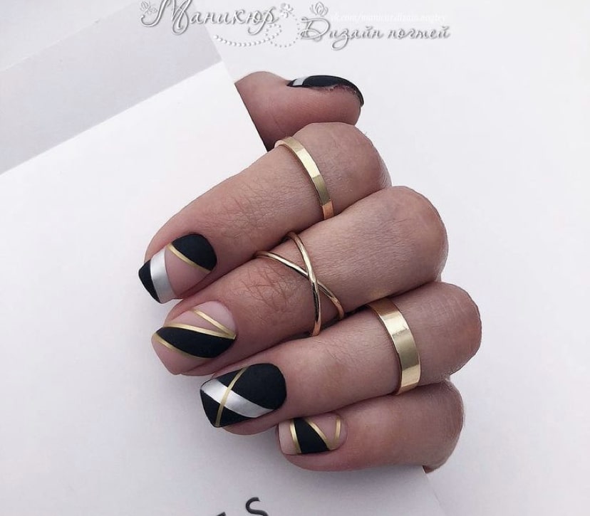 Нежный маникюр с объемной росписью