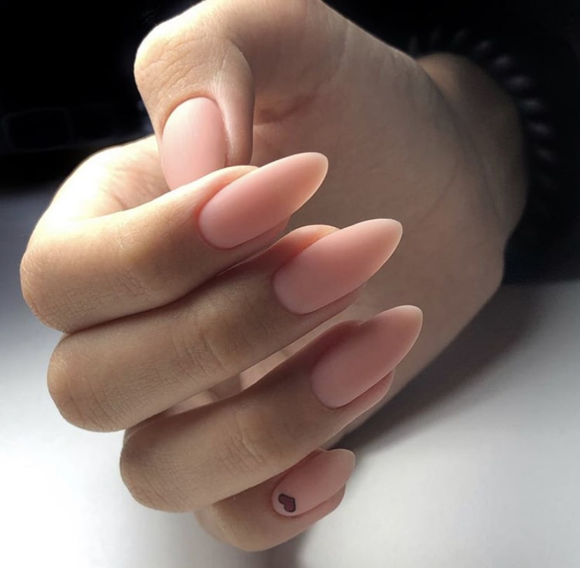 Нюдовый маникюр без рисунков