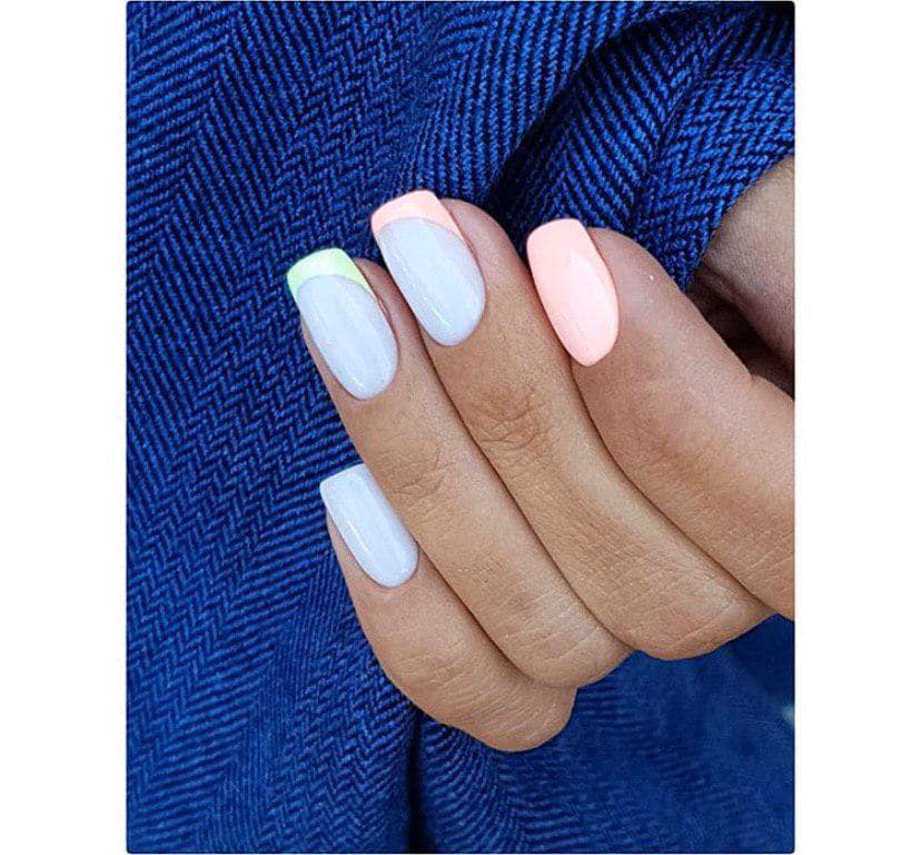 Однотонный вариант в сочетании с французским маникюром