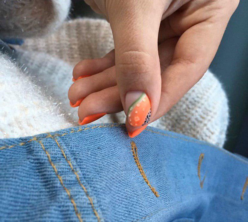 Оранжевый матовый маникюр с папаей фруктовый дизайн