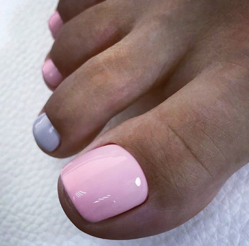 Педикюр с нюдовыми ноготками