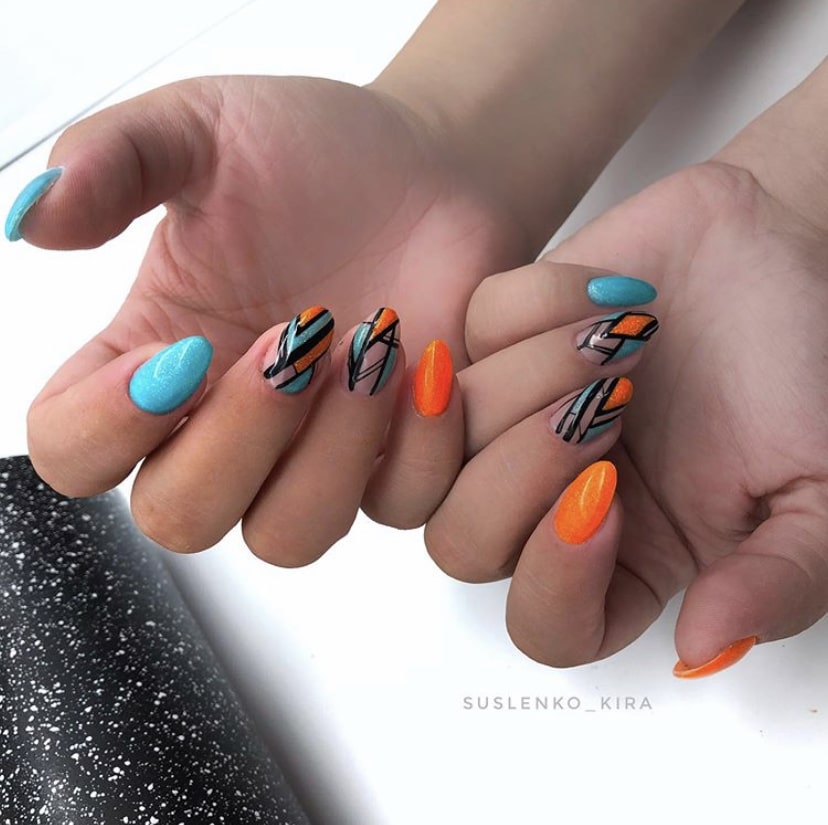 Пример геометрии на всех ногтях