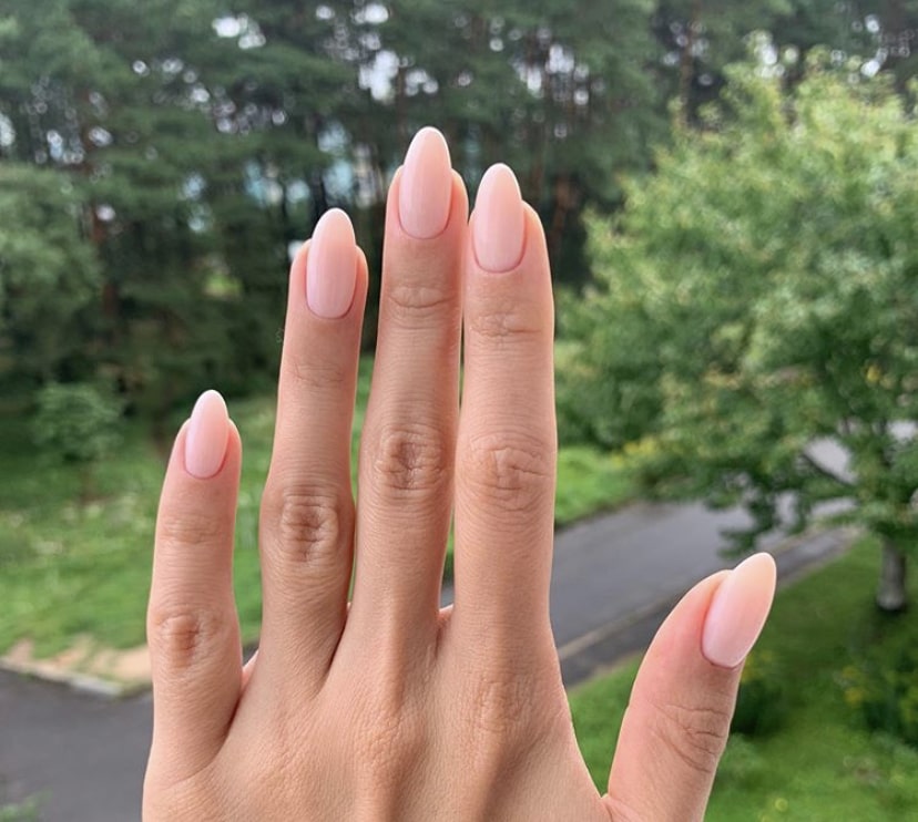 Пример оптимальной длины миндалевидного ногтя