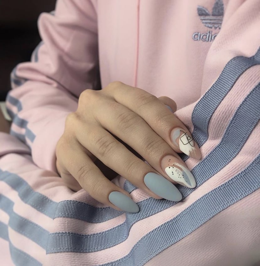 «Разметка» на ногте в качестве ориентира