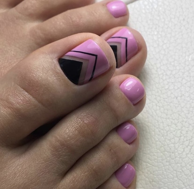 педикюр дизайн розовый с черным
