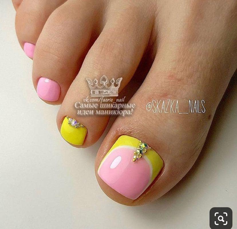 Розово-желтый педикюр