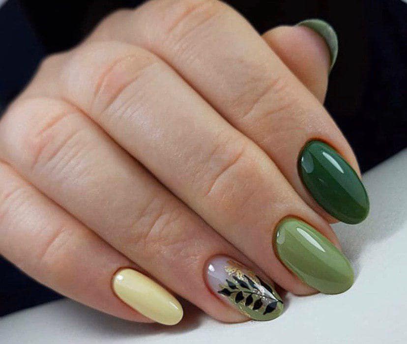 Стемпинг на ногтях осенний