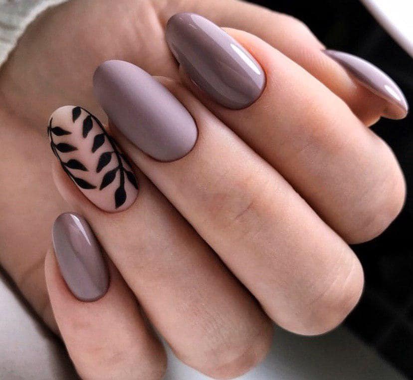 Стемпинг на ногтях осенний