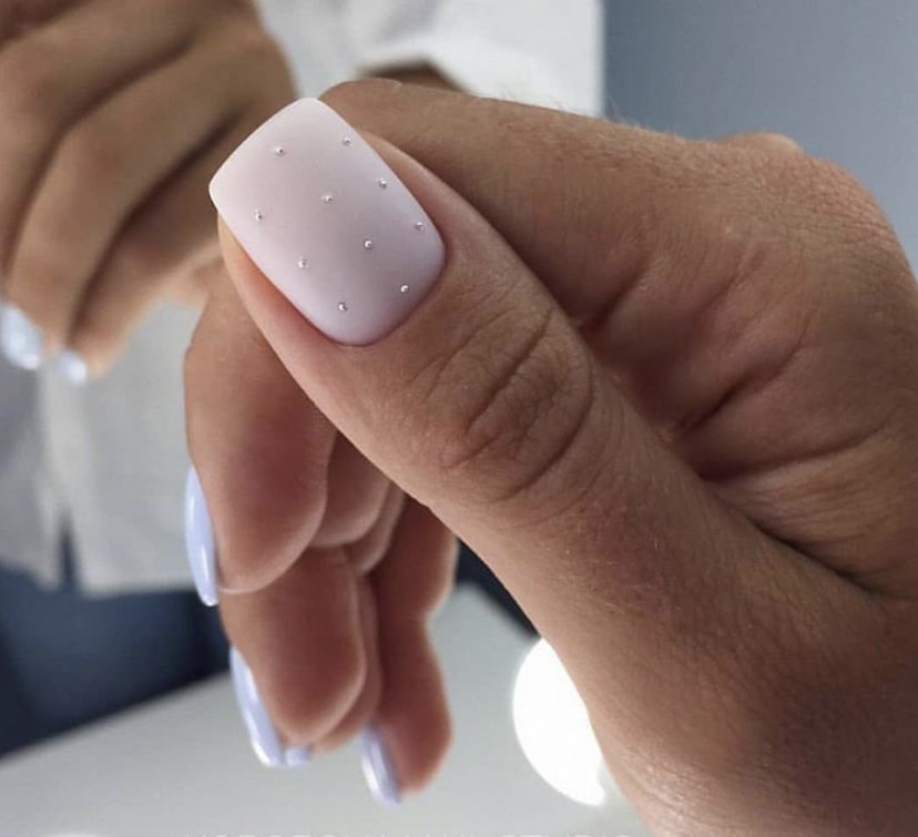 Светлые тона для оформления ноготков 2019