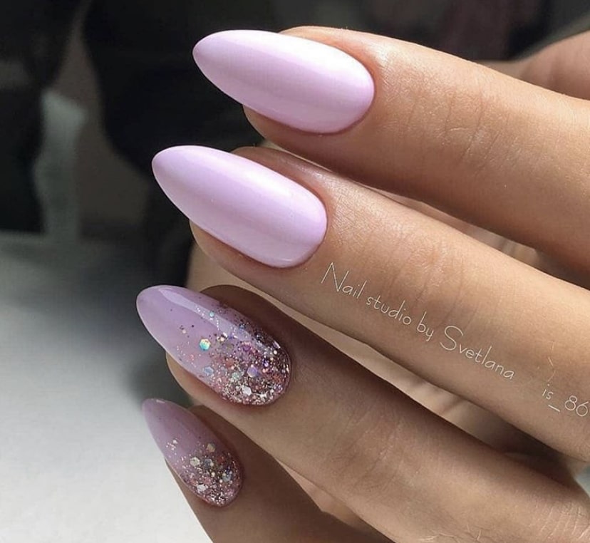 Светлые тона для оформления ноготков 2019